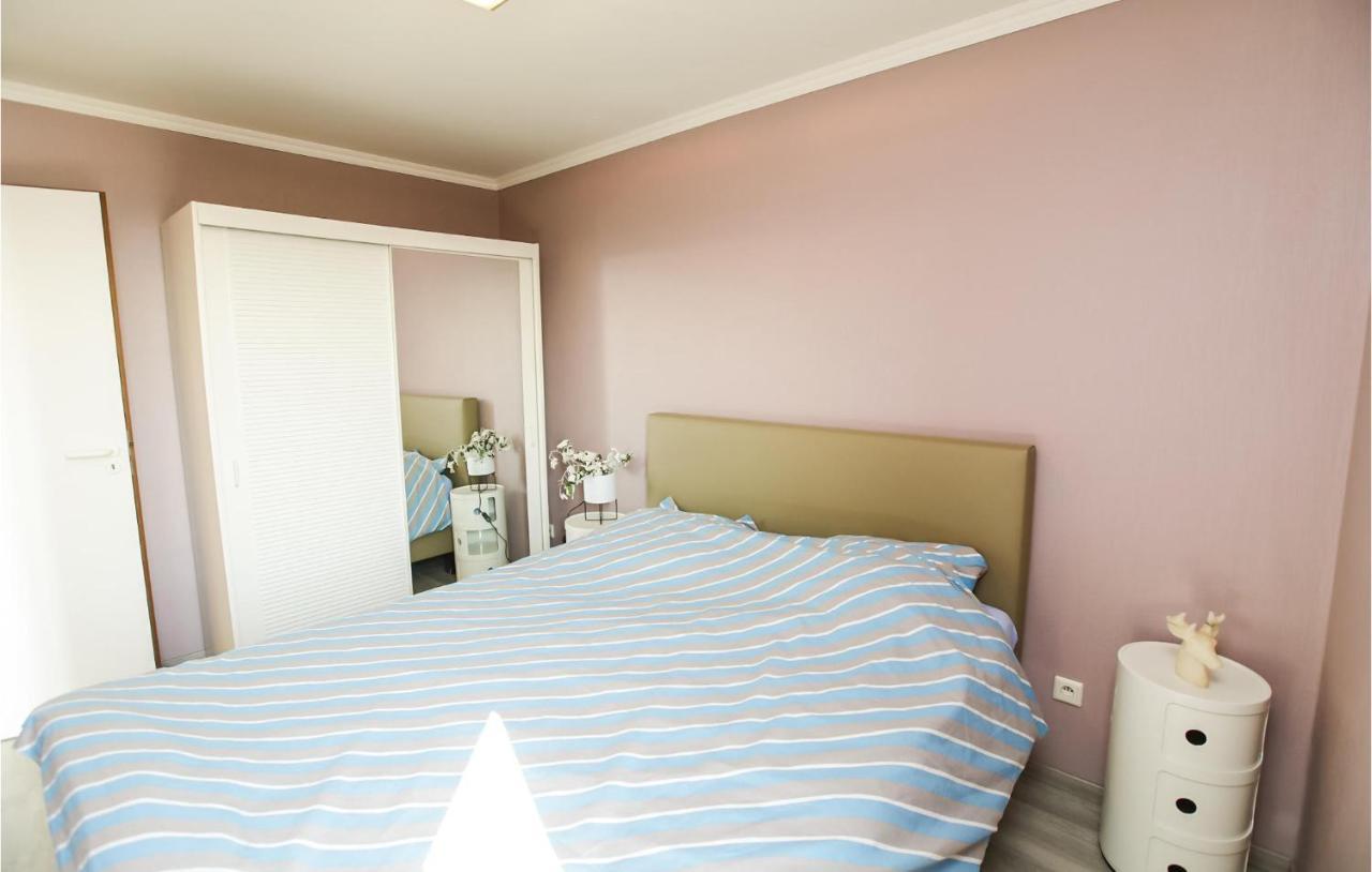 1 Bedroom Lovely Apartment In Oostende Exterior foto